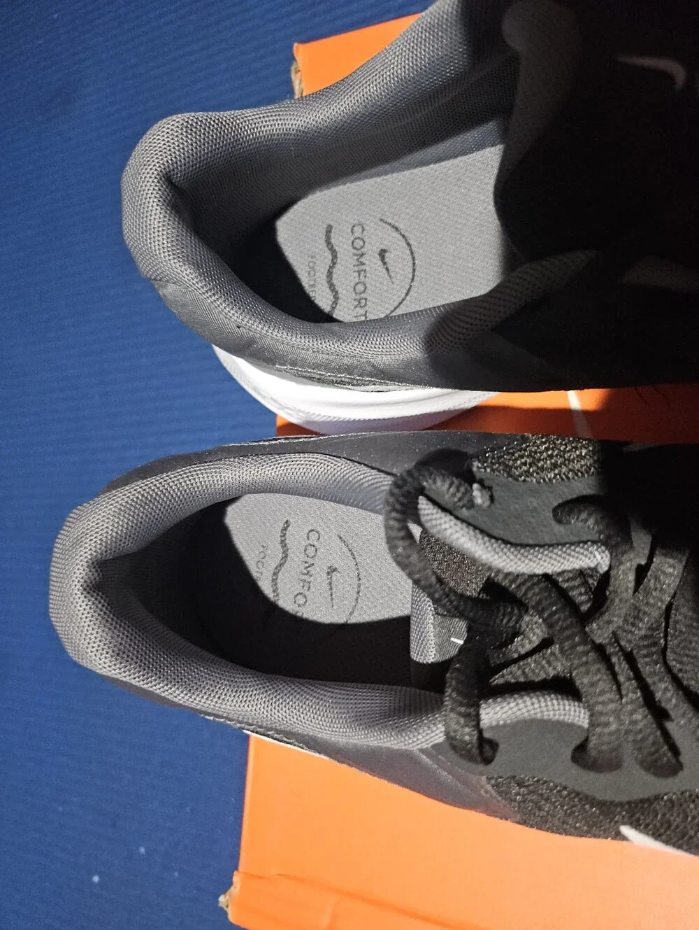 Nike Men's Black and Gray Low-Top Running Sneakers